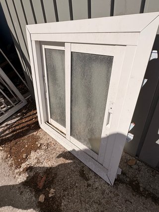 Ventana corredera blanca