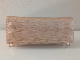Bolso de mano dorado