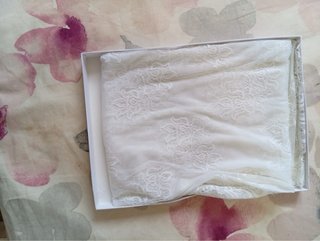 Mantilla de encaje blanco