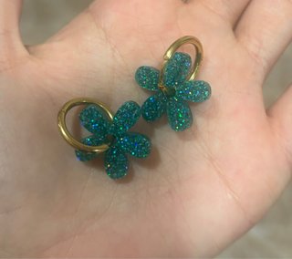 Pendientes Flor Azul Glitter Aro Dorado