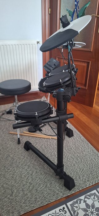 Batería Electrónica Alesis Debut Kit