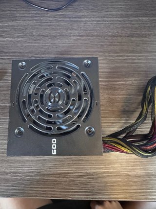 Fuente de Poder EVGA 600W 80 Plus  PRECIO NEGOCIAB