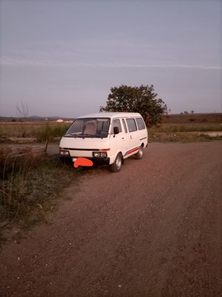 Nissan Vanette de batalla larga acristalada 1993