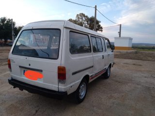Nissan Vanette de batalla larga acristalada 1993