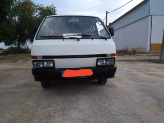 Nissan Vanette de batalla larga acristalada 1993
