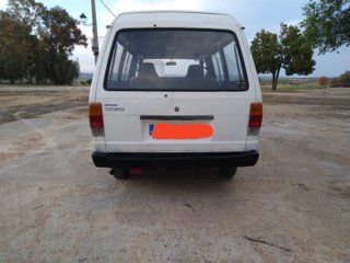 Nissan Vanette de batalla larga acristalada 1993