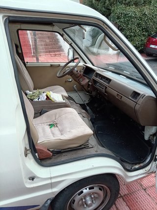 Nissan Vanette de batalla larga acristalada 1993