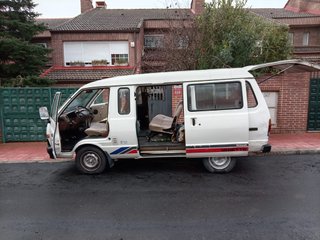 Nissan Vanette de batalla larga acristalada 1993