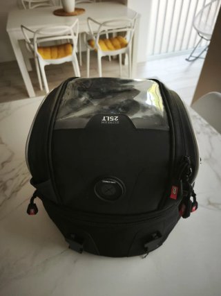 Bolsa depósito Givi TankLock Xstream expandible