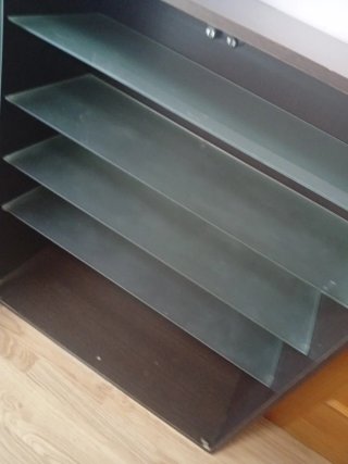 Mueble expositor con puertas correderas