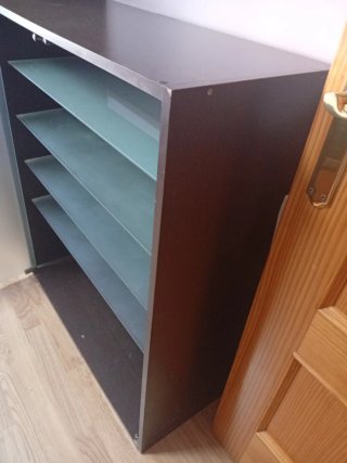 Mueble expositor con puertas correderas