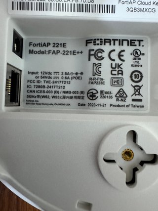 2x Fortinet FortiAP FAP-221E WiFi + 2x PoE