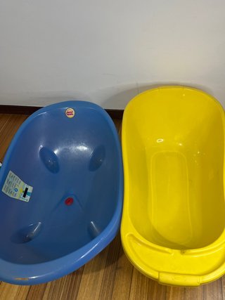 Bañera para bebé azul y amarilla