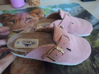 Zuecos rosas forrados talla 32