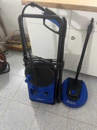 Limpiadora de suelos con agua a presión