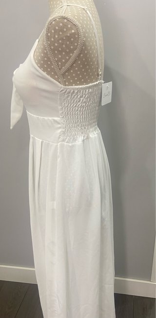 Vestido largo blanco con nudo frontal