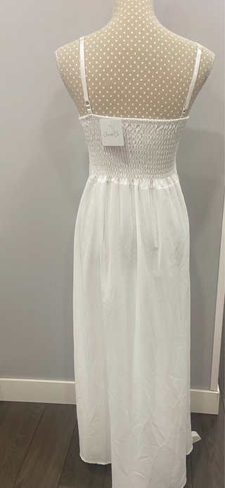 Vestido largo blanco con nudo frontal