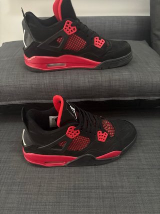 Jordan 4 Negras y Rojas