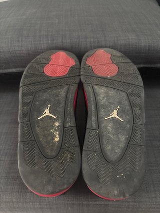 Jordan 4 Negras y Rojas
