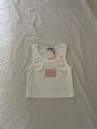 Miu Miu Top Blanco con Logo Rosa Brillante