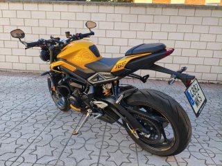 Triumph Street Triple 765 RS Amarilla