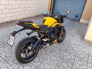 Triumph Street Triple 765 RS Amarilla