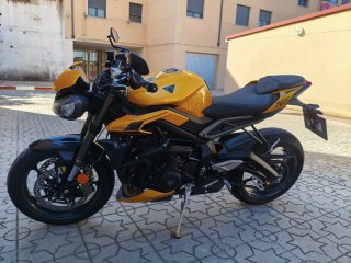 Triumph Street Triple 765 RS Amarilla