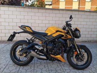 Triumph Street Triple 765 RS Amarilla
