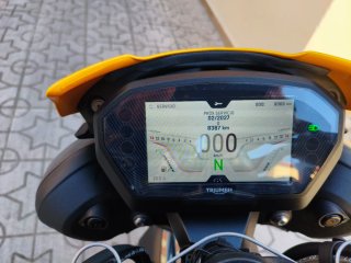 Triumph Street Triple 765 RS Amarilla