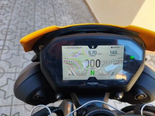 Triumph Street Triple 765 RS Amarilla