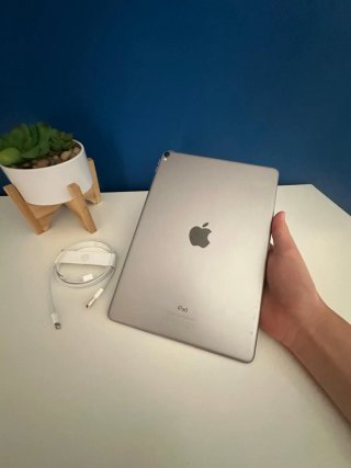 iPad Pro 10.5 256GB Gris Espacial + Funda Logitech