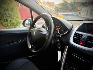 Peugeot 207 2011