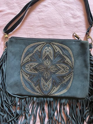Bolso Top Queens flecos y pedrería