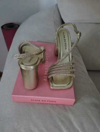 Zapatos de fiesta Alma en Pena dorados