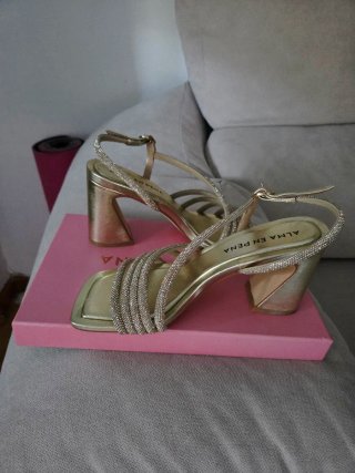 Zapatos de fiesta Alma en Pena dorados