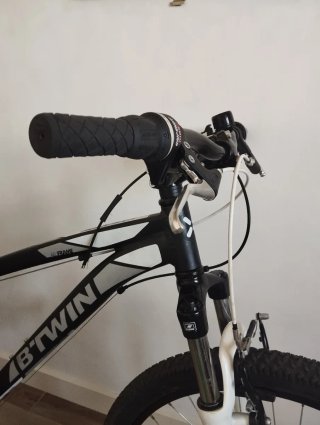 Bicicleta MTB Btwin Negra