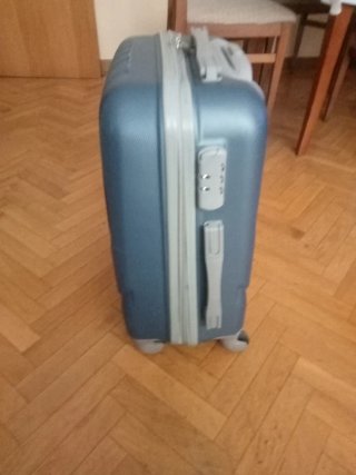Maleta de viaje POATILOBO azul.     55 X 35