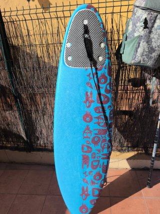 Tabla de surf con quillas