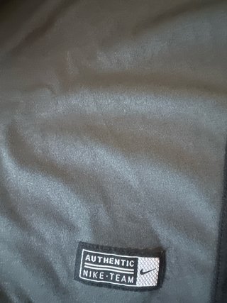 Camiseta deportiva Nike bicolor gris/negro