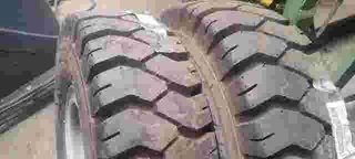 RUEDAS CARRETILLA CON YANTA 7.50+10