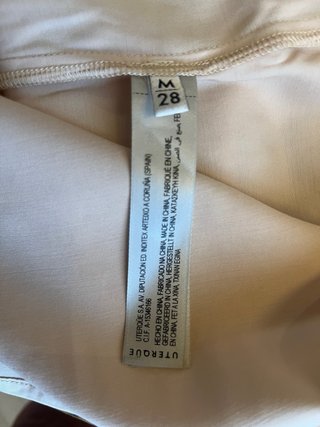 Blusa Uterqüe botones joya beige