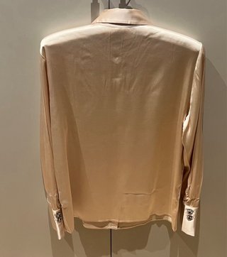 Blusa Uterqüe botones joya beige