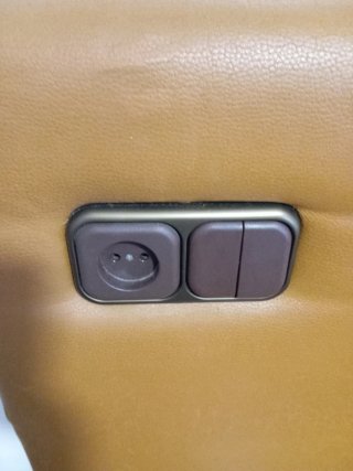 Cabecero cama polipiel con enchufe e interruptor