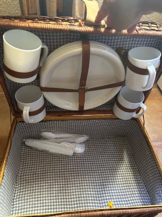 Cesta de picnic de mimbre y cuero