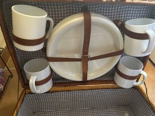 Cesta de picnic de mimbre y cuero