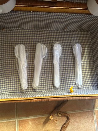 Cesta de picnic de mimbre y cuero
