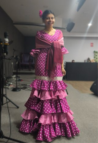 Traje de flamenca fucsia con lunares blancos