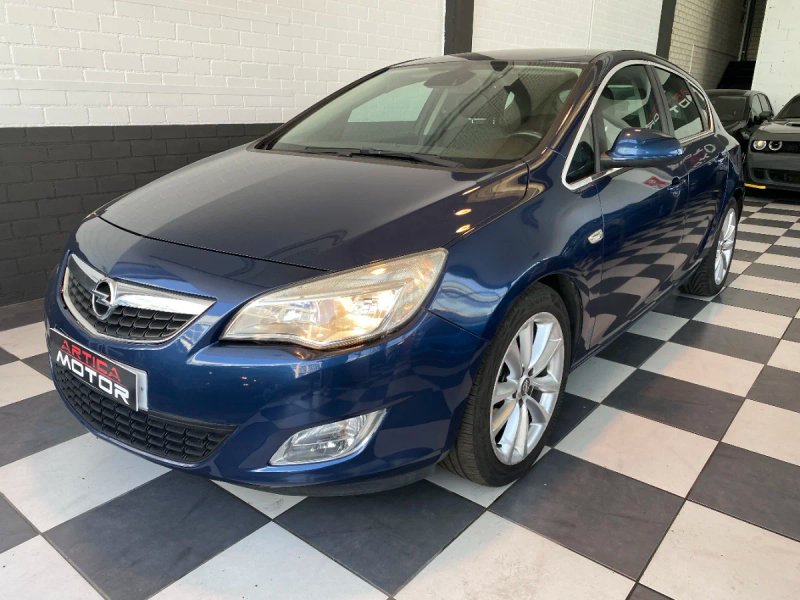 Opel Astra 2010 - foto 1
