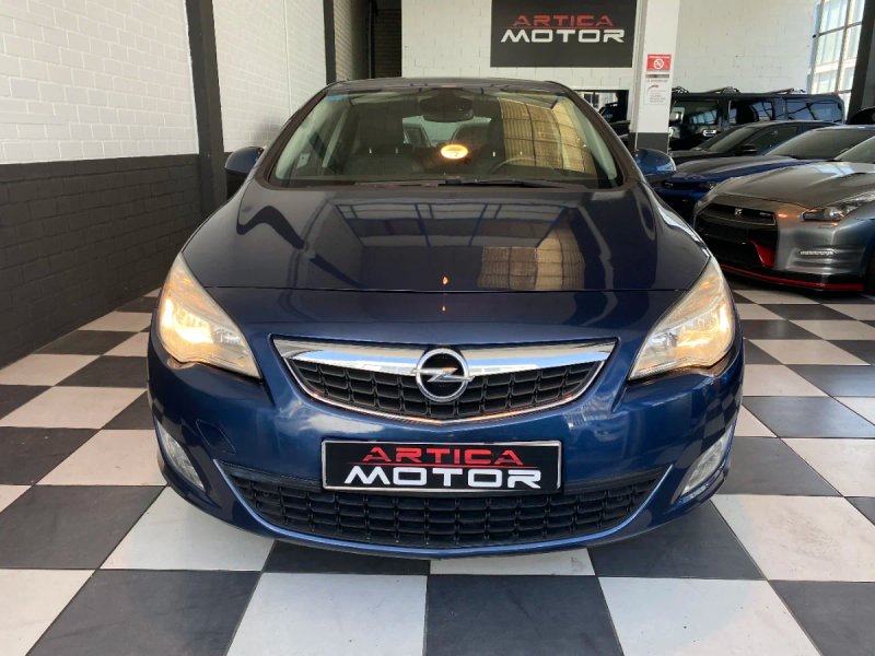 Opel Astra 1.7 CDTI Cosmo 2010, foto 2