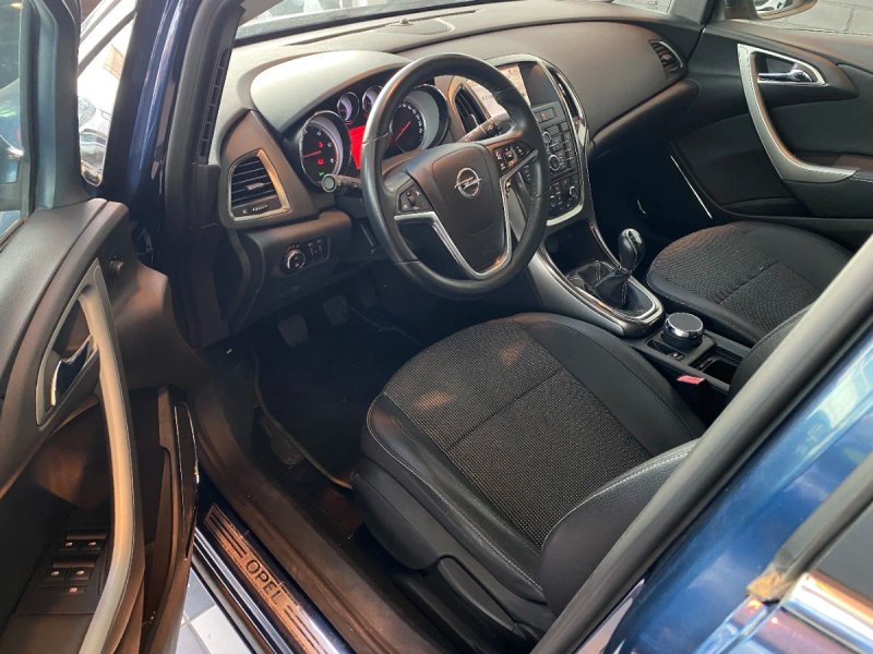 Opel Astra 1.7 CDTI Cosmo 2010, foto 8